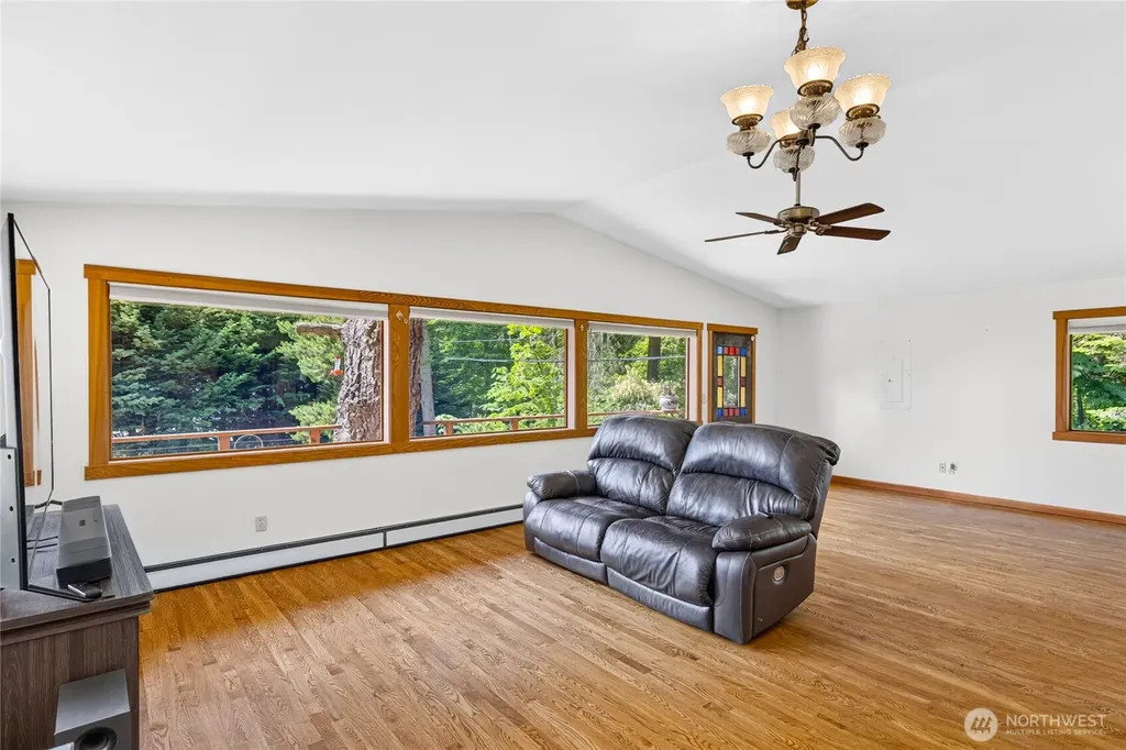17261 Golden View Avenue La Conner WA 98257