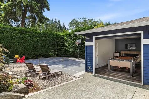 2307 108th Avenue SE Bellevue WA 98004