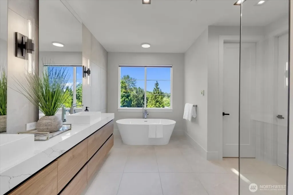 8736 126th Avenue NE Kirkland WA 98033