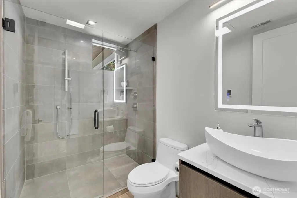 8736 126th Avenue NE Kirkland WA 98033