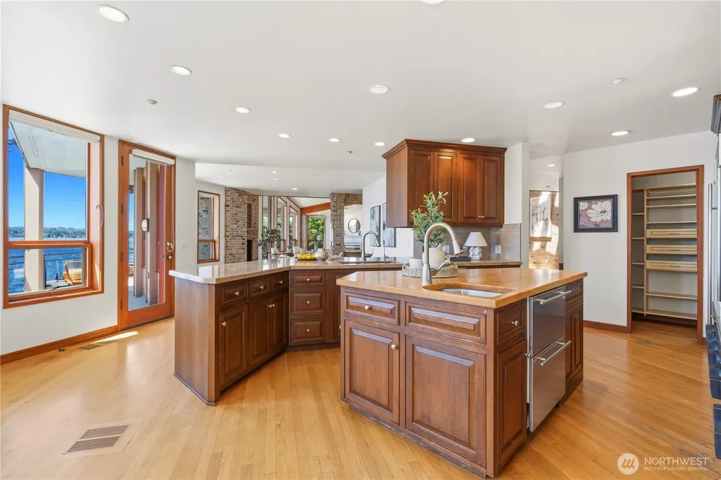 8279 W Mercer Way Mercer Island WA 98040
