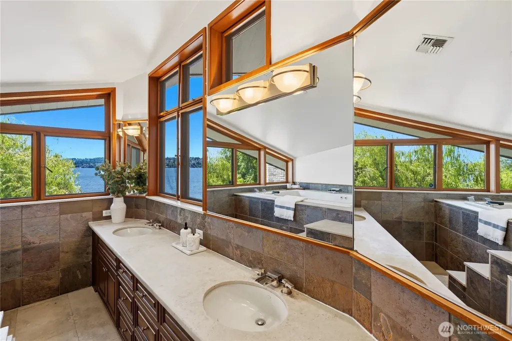 8279 W Mercer Way Mercer Island WA 98040