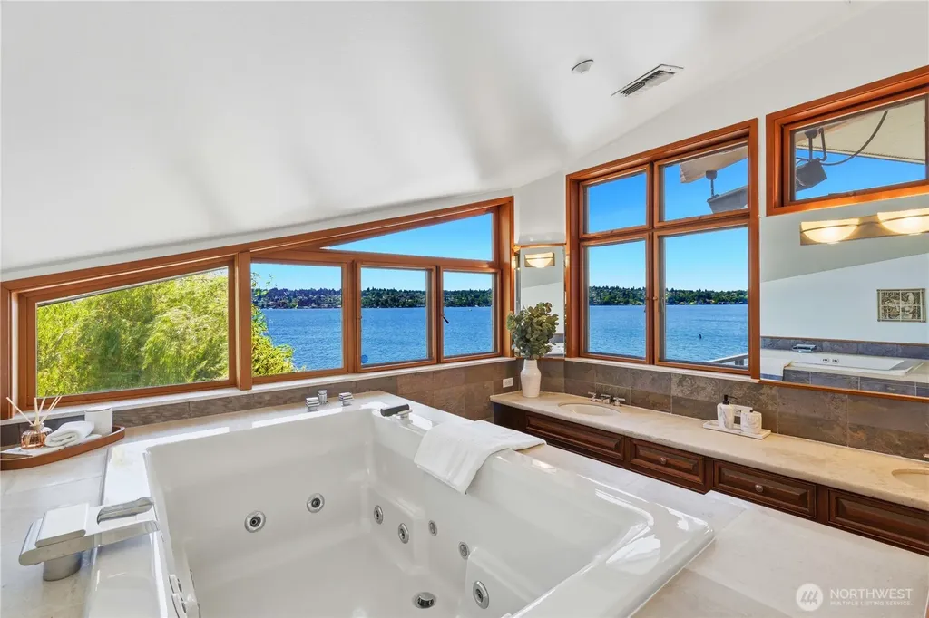 8279 W Mercer Way Mercer Island WA 98040
