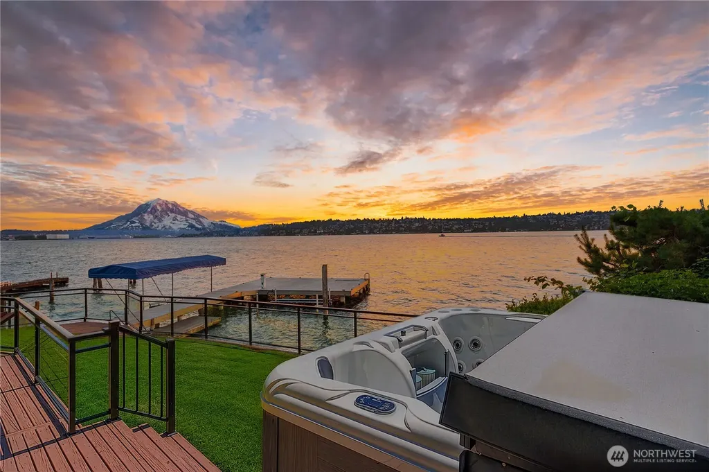 8279 W Mercer Way Mercer Island WA 98040