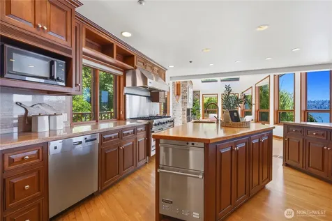 8279 W Mercer Way Mercer Island WA 98040