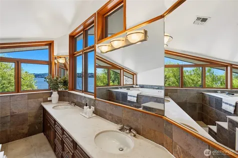 8279 W Mercer Way Mercer Island WA 98040