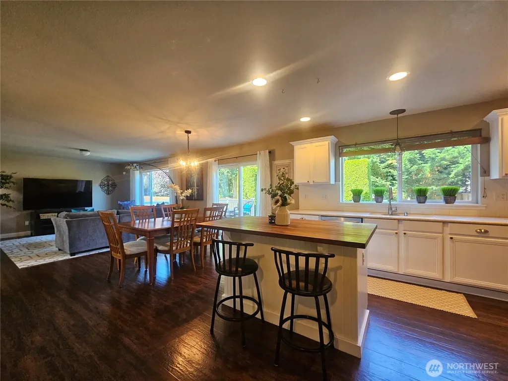 16908 119th. Avenue Ct E Puyallup WA 98374