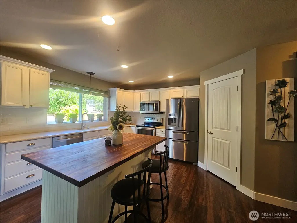 16908 119th. Avenue Ct E Puyallup WA 98374