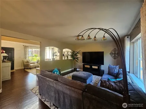 16908 119th. Avenue Ct E Puyallup WA 98374