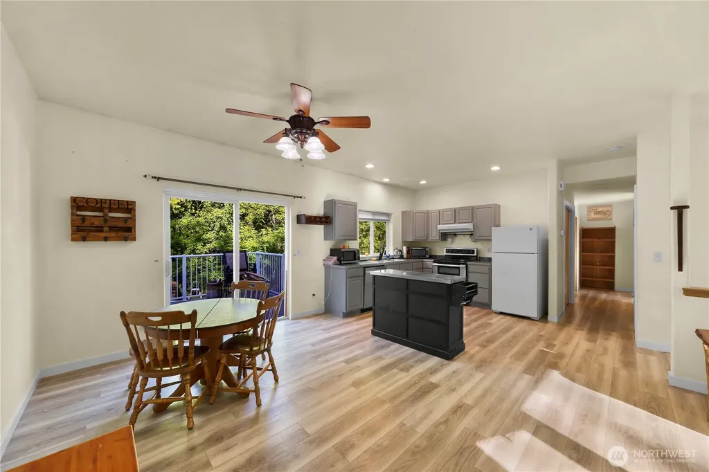 642 Sprague Valley Drive Maple Falls WA 98266