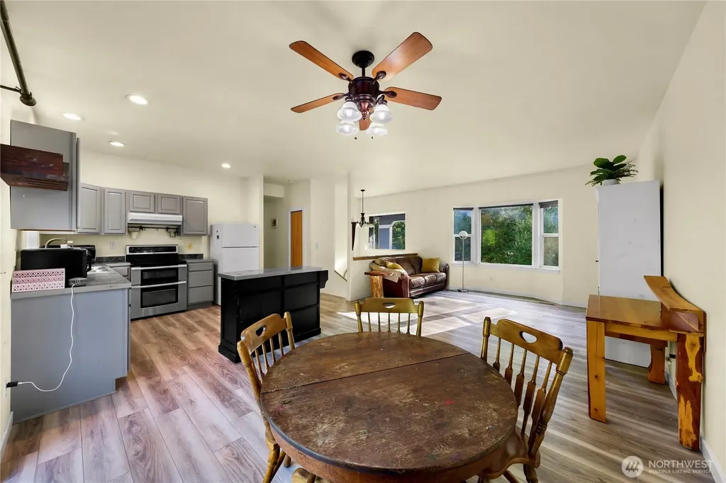 642 Sprague Valley Drive Maple Falls WA 98266
