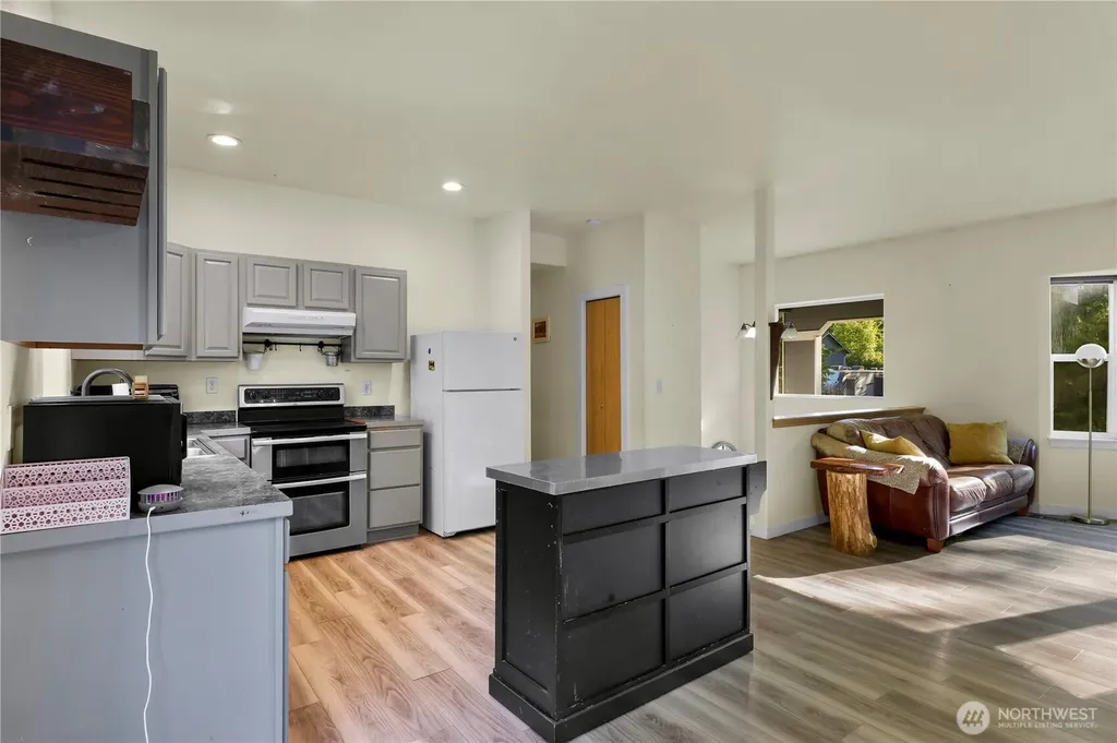 642 Sprague Valley Drive Maple Falls WA 98266