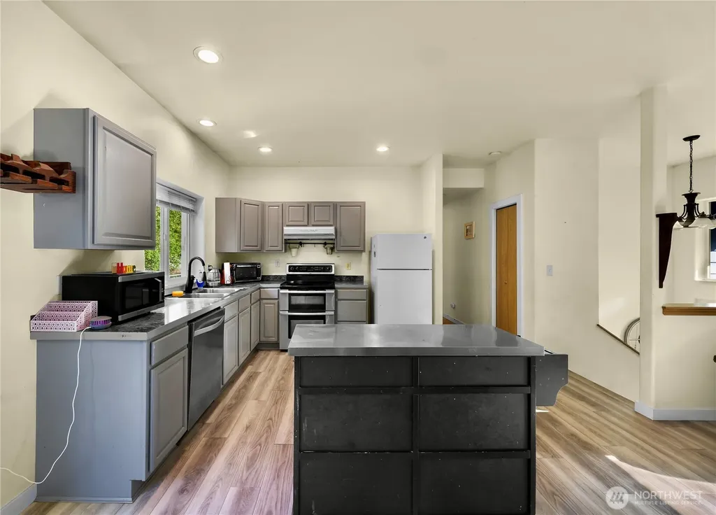 642 Sprague Valley Drive Maple Falls WA 98266