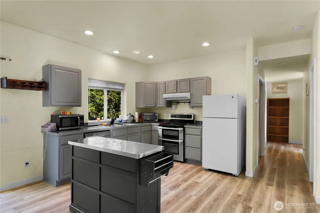 642 Sprague Valley Drive Maple Falls WA 98266