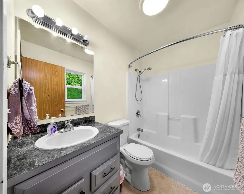 642 Sprague Valley Drive Maple Falls WA 98266