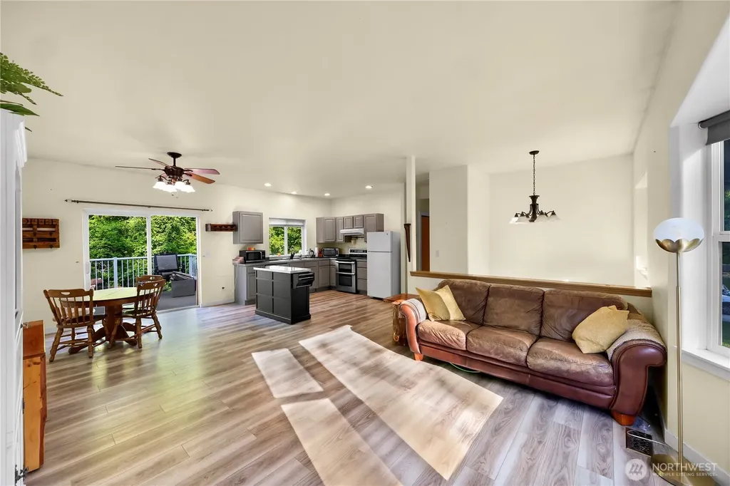 642 Sprague Valley Drive Maple Falls WA 98266