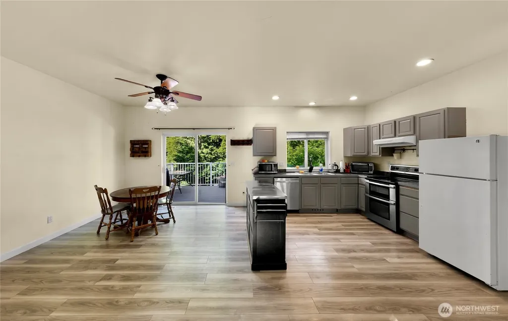 642 Sprague Valley Drive Maple Falls WA 98266