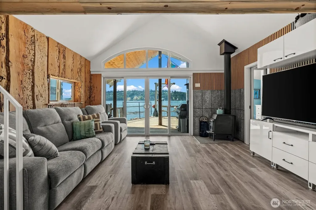 53 E Salmon Beach Tacoma WA 98407