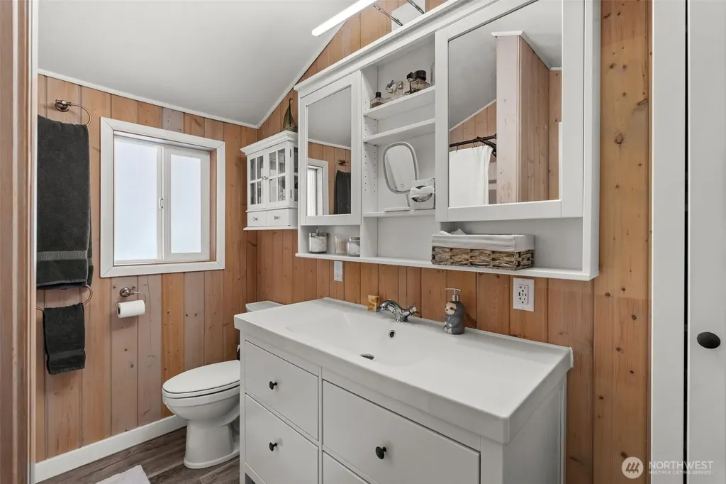 53 E Salmon Beach Tacoma WA 98407