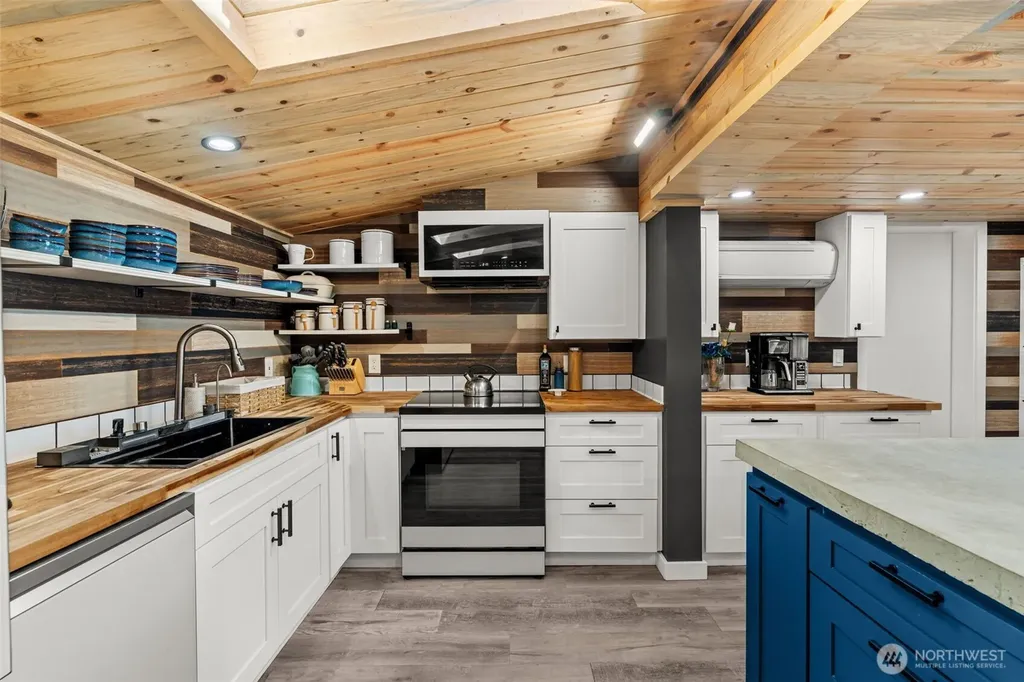 53 E Salmon Beach Tacoma WA 98407
