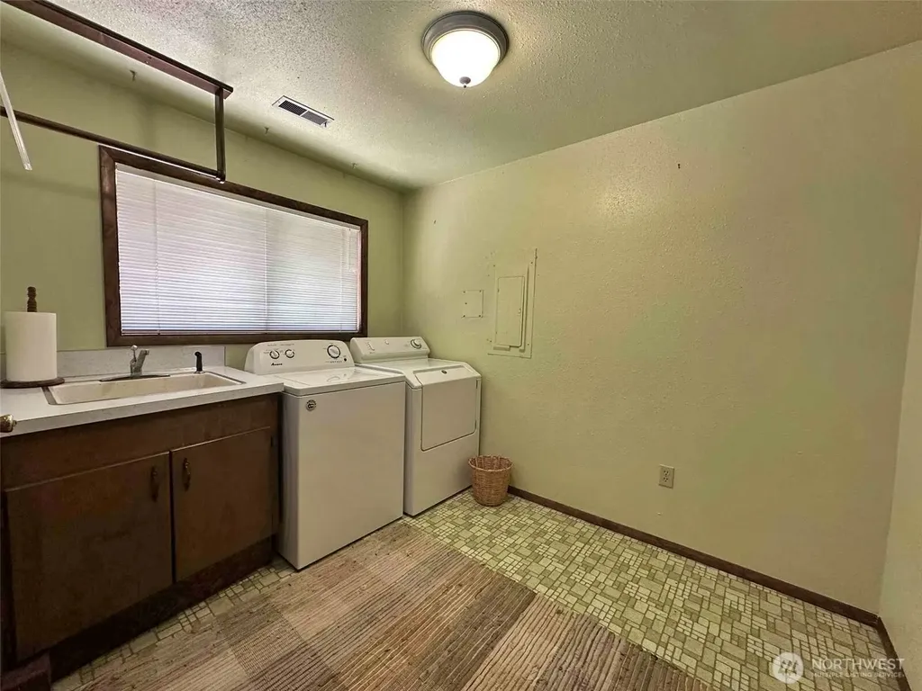 325 Davis Lake Road Morton WA 98356