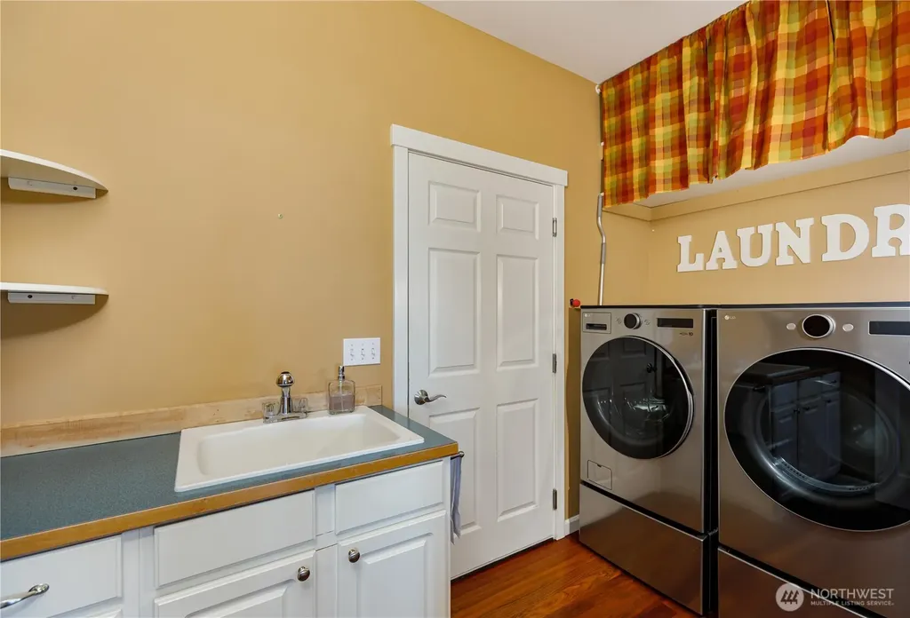 7767 E Spruce Street Port Orchard WA 98366