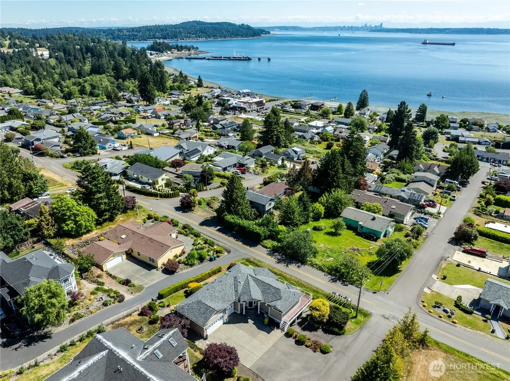7767 E Spruce Street Port Orchard WA 98366