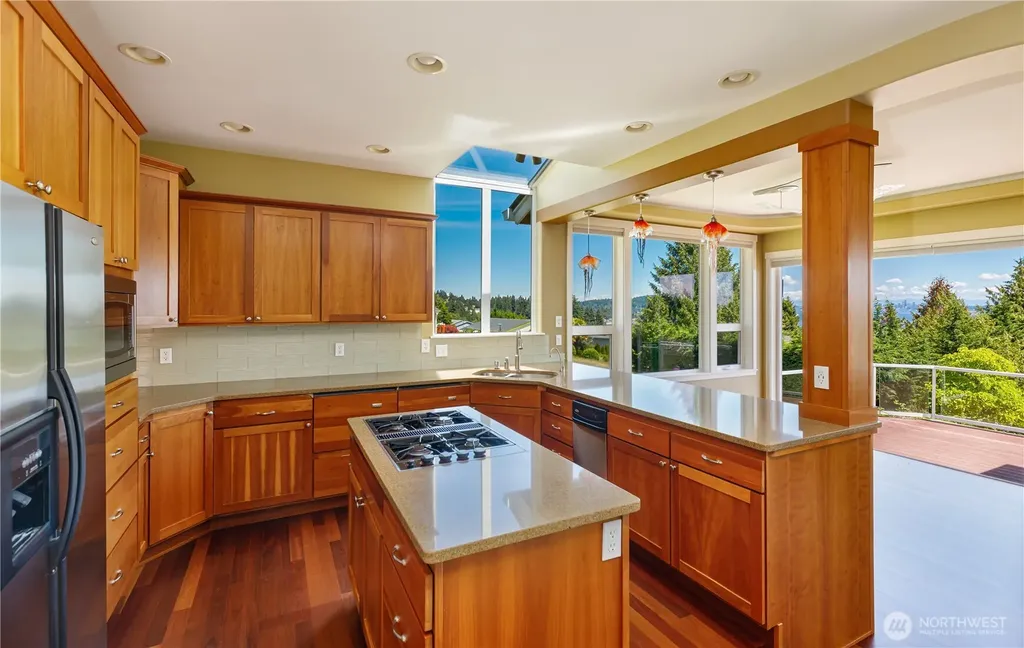 7767 E Spruce Street Port Orchard WA 98366