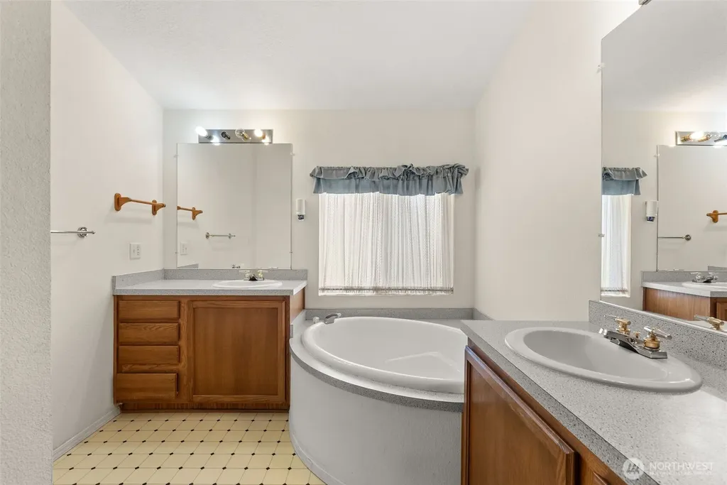 1116 Second Street W South Bend WA 98586