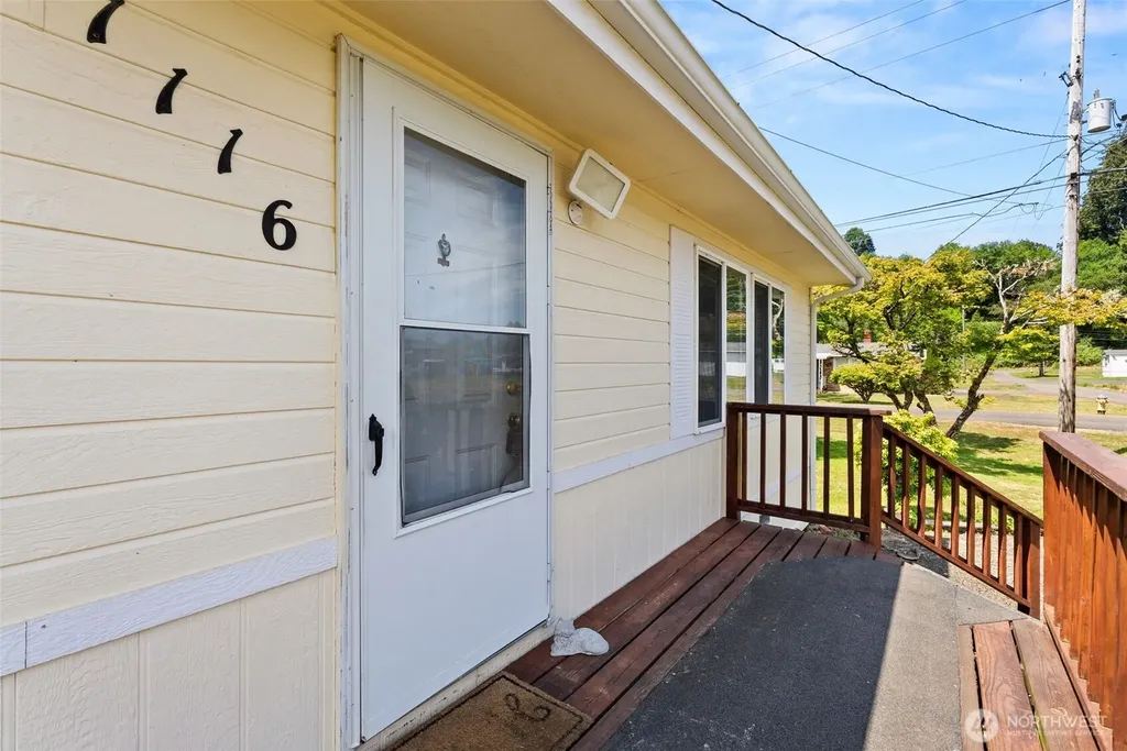 1116 Second Street W South Bend WA 98586