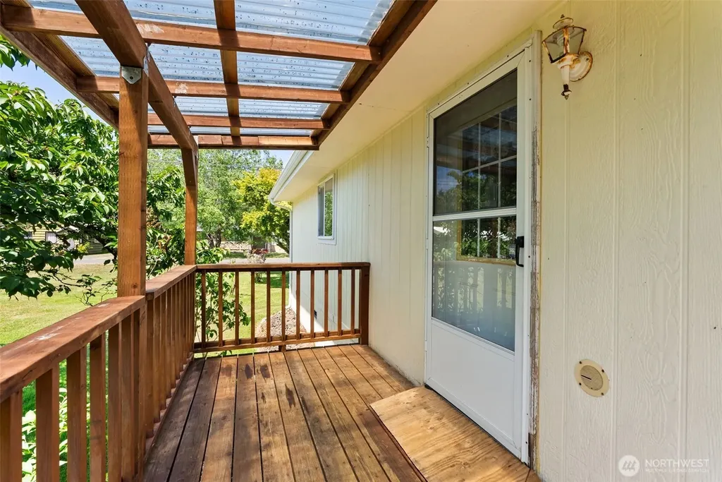 1116 Second Street W South Bend WA 98586