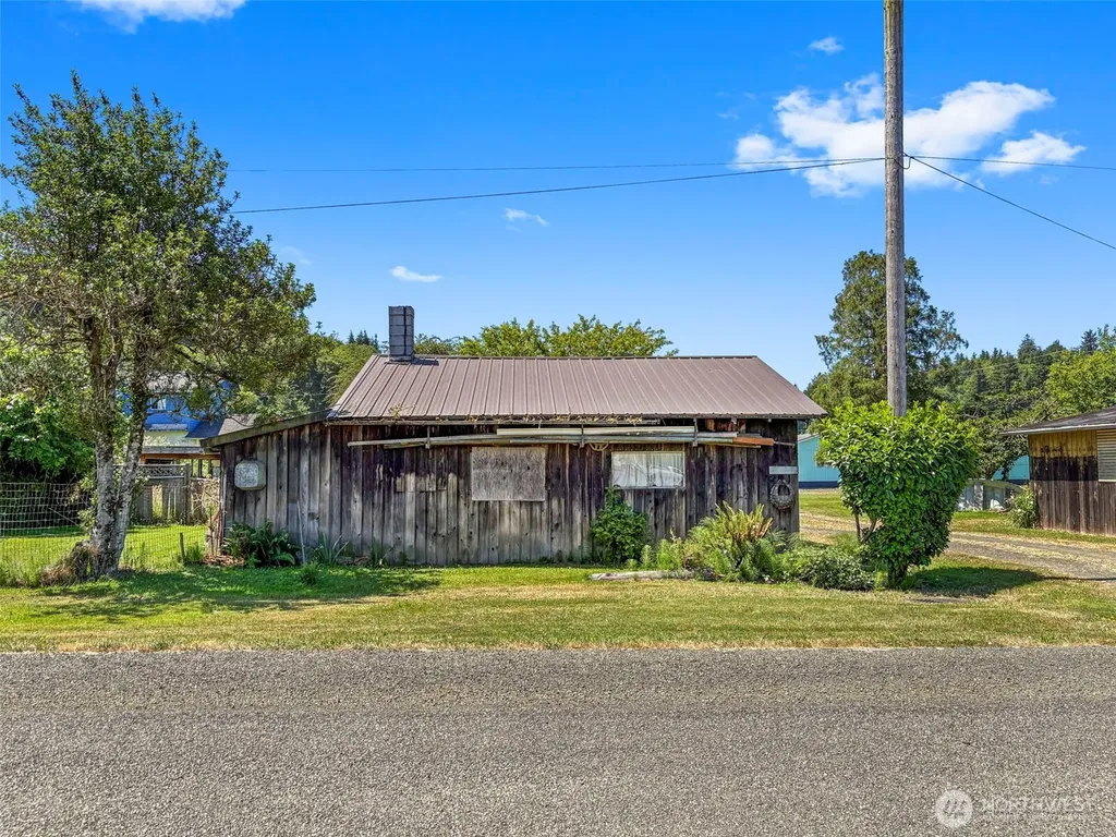 1116 Second Street W South Bend WA 98586