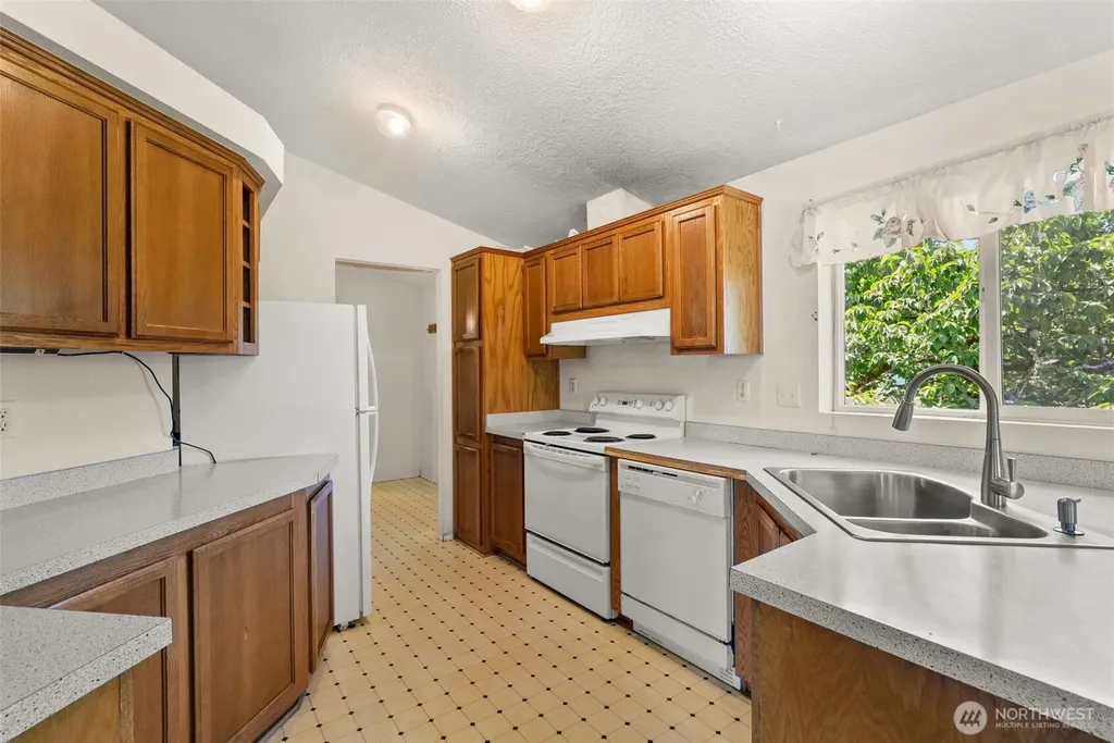 1116 Second Street W South Bend WA 98586
