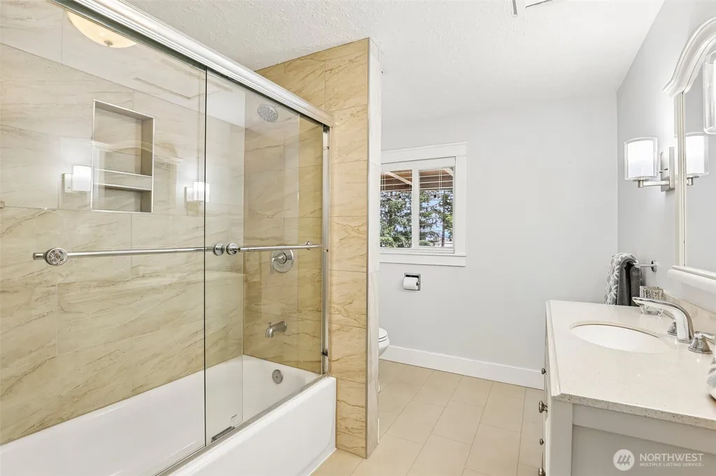 1015 NE 64th Street Vancouver WA 98665
