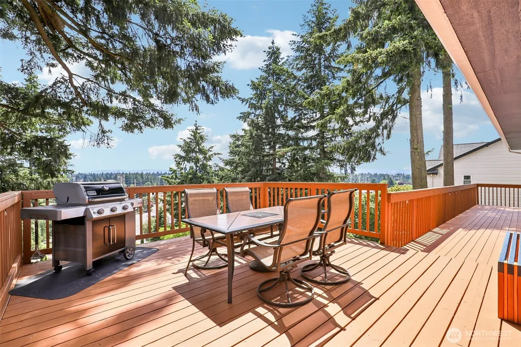 1015 NE 64th Street Vancouver WA 98665