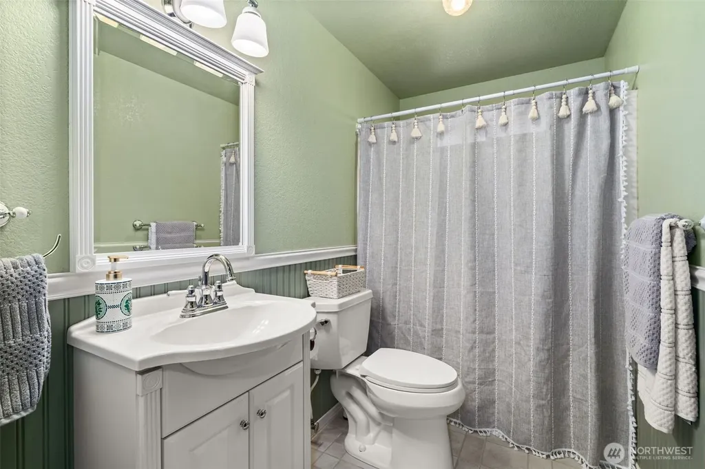 9138 Skokomish Way NE Olympia WA 98516
