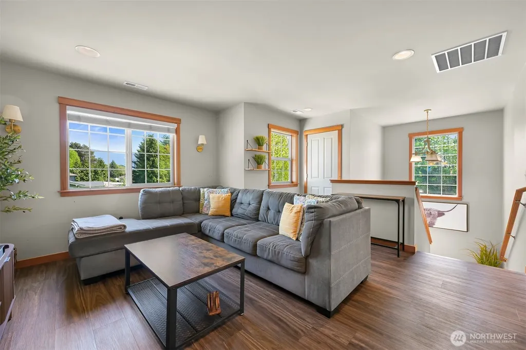 301 Christopher Lane Everson WA 98247