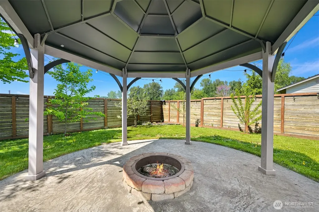 301 Christopher Lane Everson WA 98247