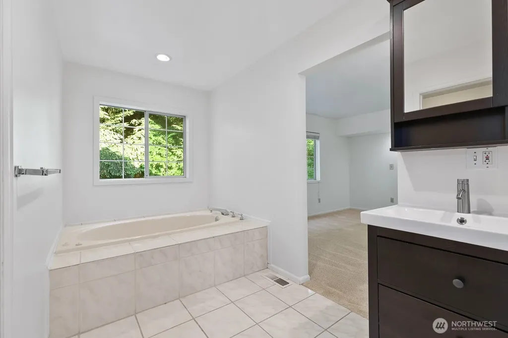 6814 119th Avenue SE Bellevue WA 98006