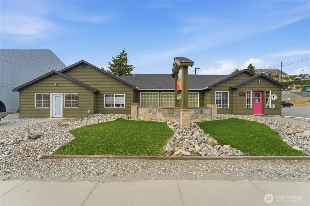 927 E Woodin Avenue Chelan WA 98816