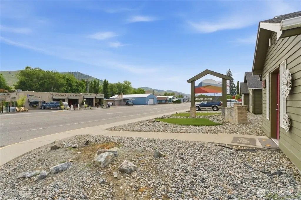 927 E Woodin Avenue Chelan WA 98816