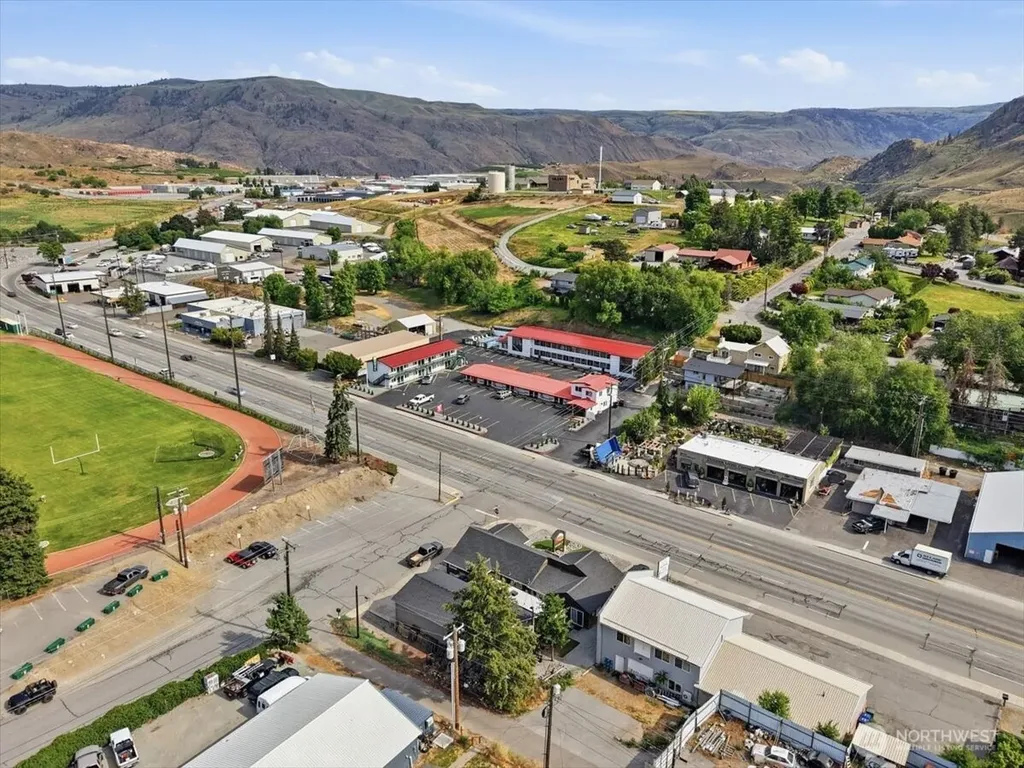 927 E Woodin Avenue Chelan WA 98816