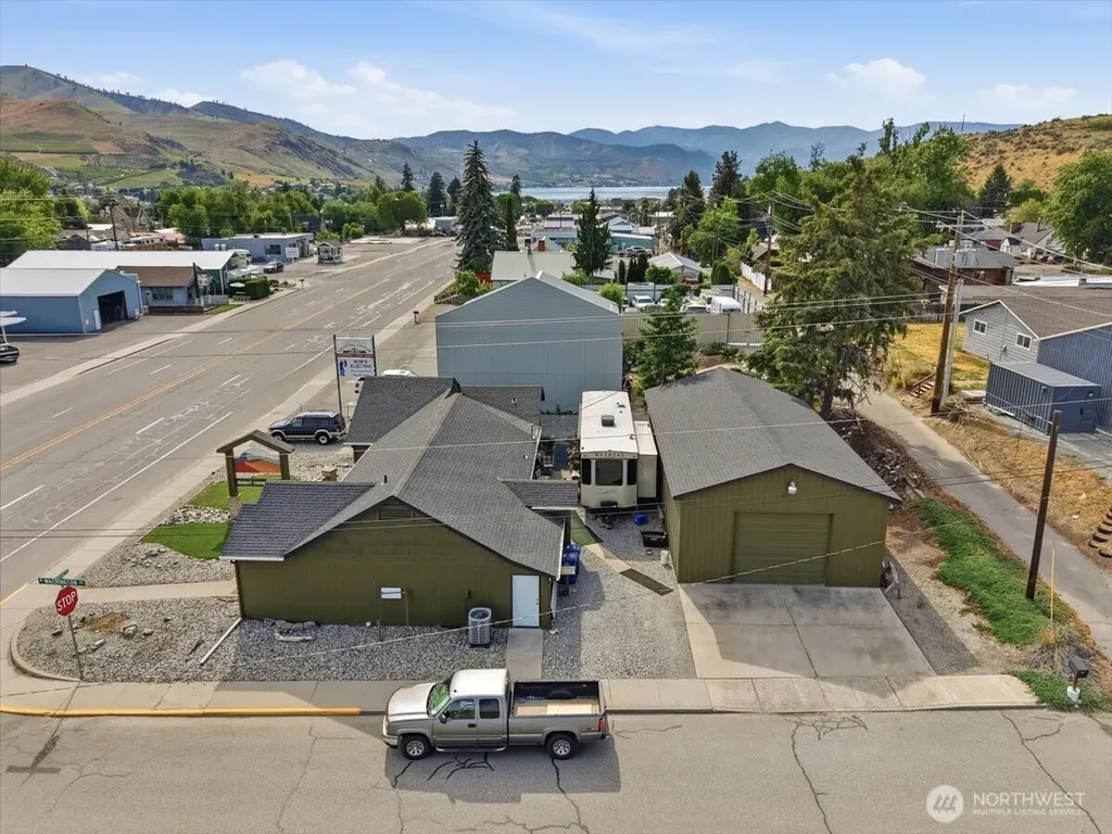 927 E Woodin Avenue Chelan WA 98816