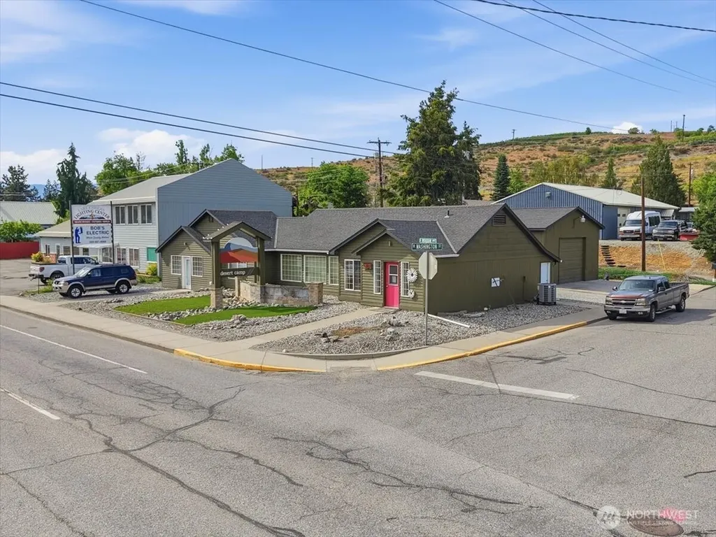 927 E Woodin Avenue Chelan WA 98816