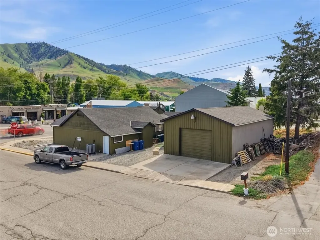 927 E Woodin Avenue Chelan WA 98816