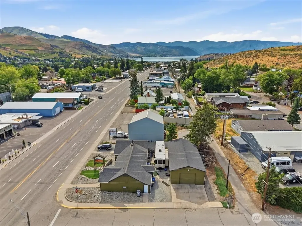 927 E Woodin Avenue Chelan WA 98816