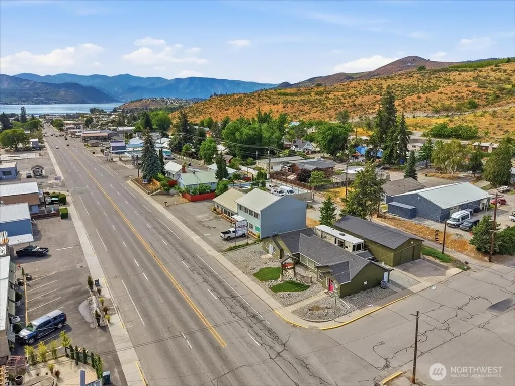 927 E Woodin Avenue Chelan WA 98816
