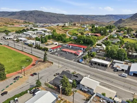 927 E Woodin Avenue Chelan WA 98816