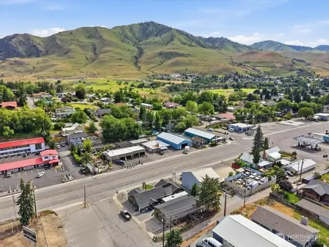 927 E Woodin Avenue Chelan WA 98816