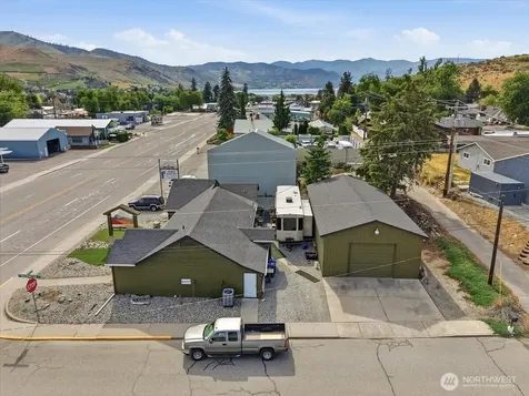 927 E Woodin Avenue Chelan WA 98816
